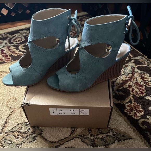 Journee Collection Camia Blue Wedges Size 7 New In Box - Picture 9 of 16